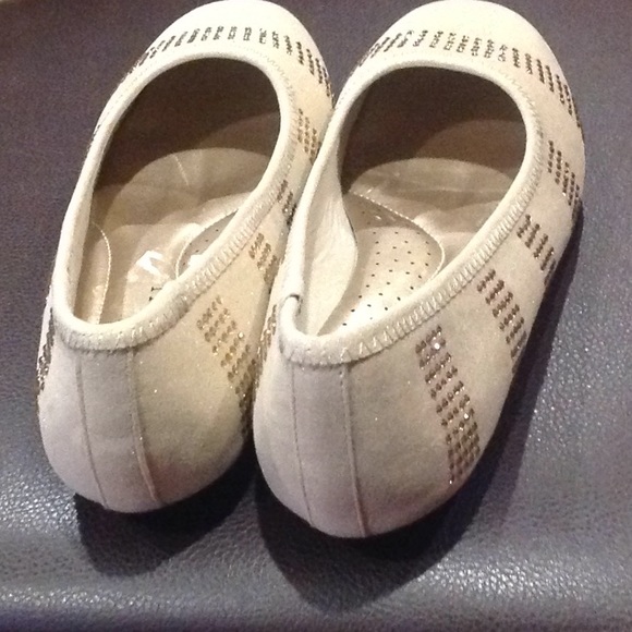 Shoes - Picture 3 of 3